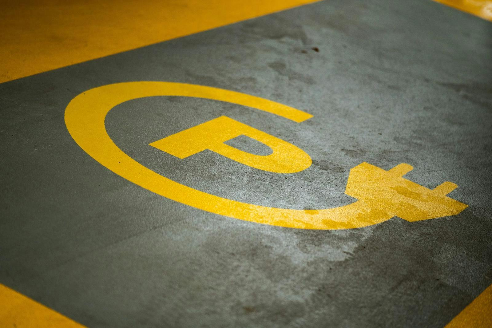 Parking spot for electric vehicles